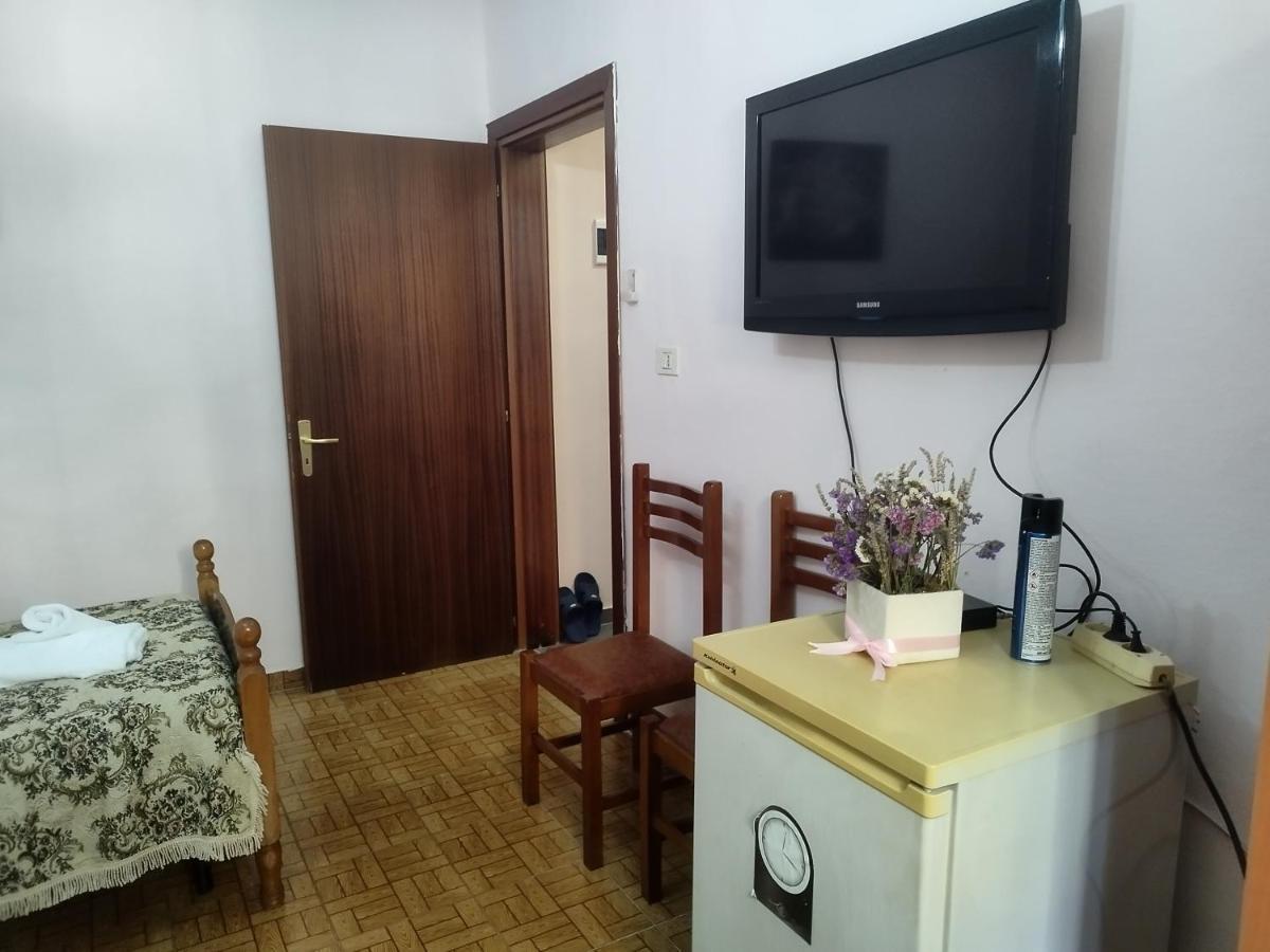 Guest Room Tirana Center Εξωτερικό φωτογραφία